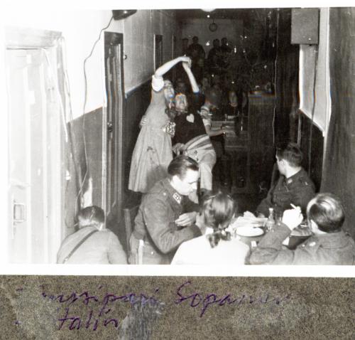 Verryttelyä 'Sinisen kuun' käytävällä Karhumäessä